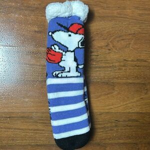 Brand New PEANUTS LADIES SHERPA LINED GRIPPER BOTTOM SLIPPER SOCKS snoopy